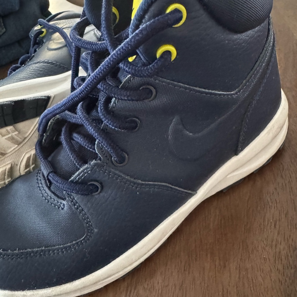 NIKE Manoa Kids Navy Blue Sneaker